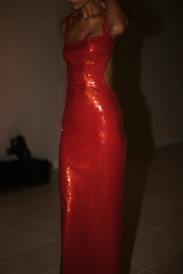 Vestido largo Eye Catching de lentejuelas con abertura en la cintura, tirantes anchos y espalda descubierta