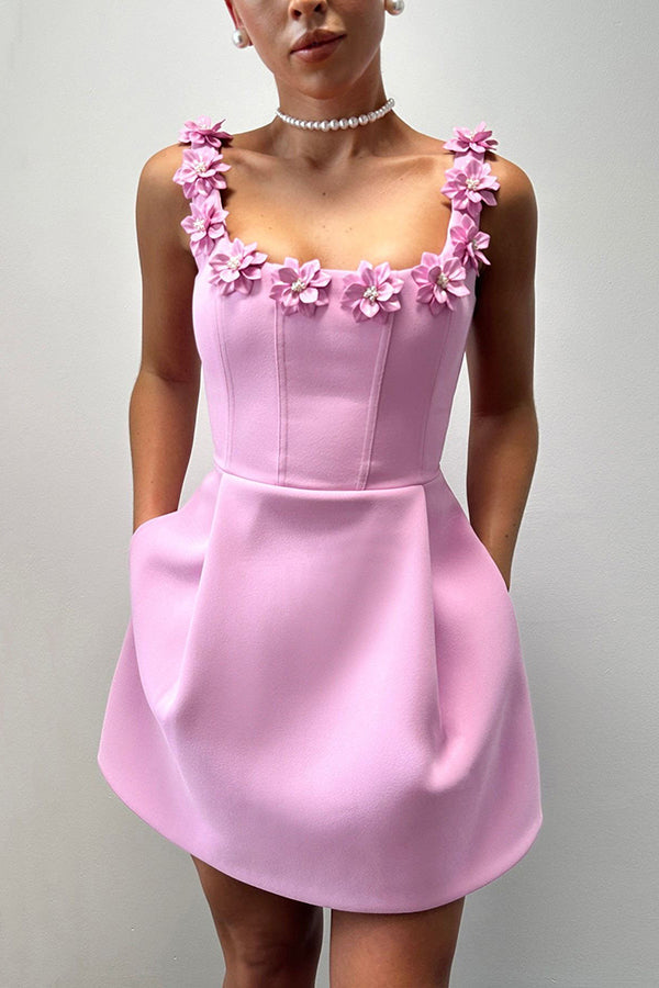 Minivestido Cindy con flores aplicadas de perlas sintéticas, escote cuadrado y bolsillos
