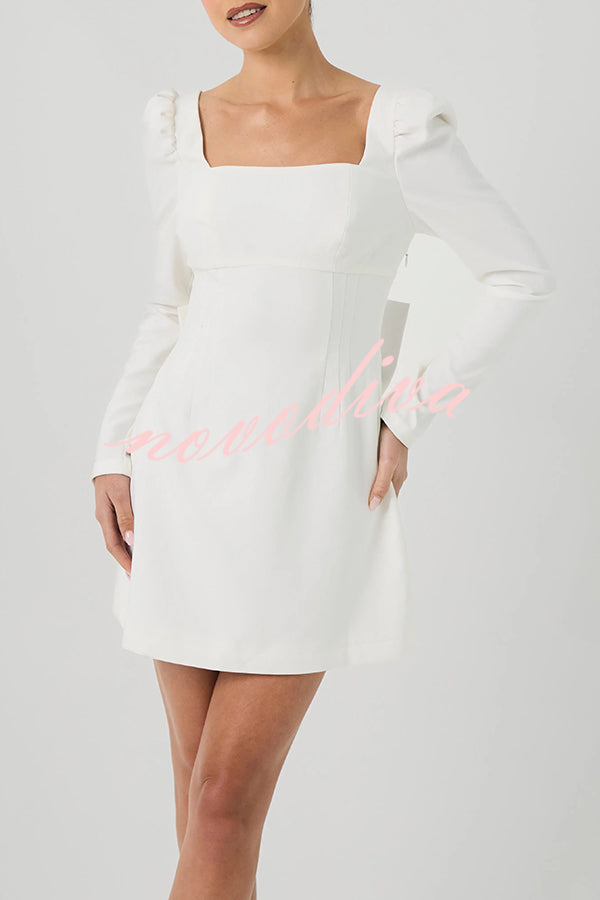 Minivestido Gift for You con hombros abullonados, manga larga y lazo en la espalda