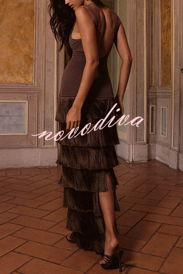 Vestido largo de tirantes sin mangas con flecos en capas en el bajo, estilo western chic