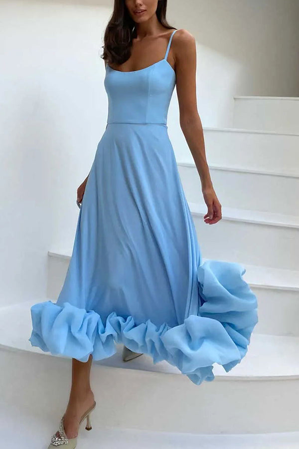 Vestido midi de fiesta Chica de Medianoche tipo bustier con volantes, ideal para banquetes