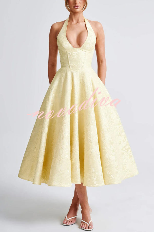 Vestido midi elegante de jacquard con cuello halter, cintura entallada y espalda abierta
