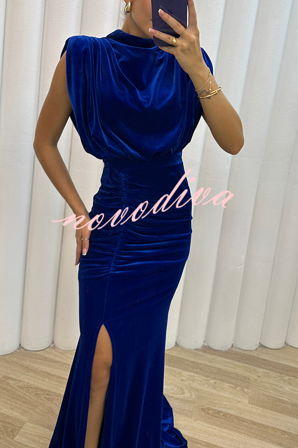 Vestido largo de fiesta Musa de Milán de terciopelo con hombreras, fruncido, cinturón y abertura