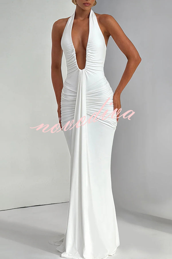 Vestido largo elegante de color liso con cuello halter, escote en V, espalda abierta y fruncido anudado