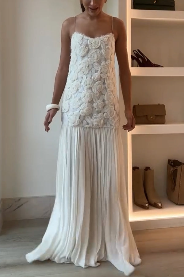 Vestido largo lencero Déjate Llevar con aplique floral y bajo de gasa plisada