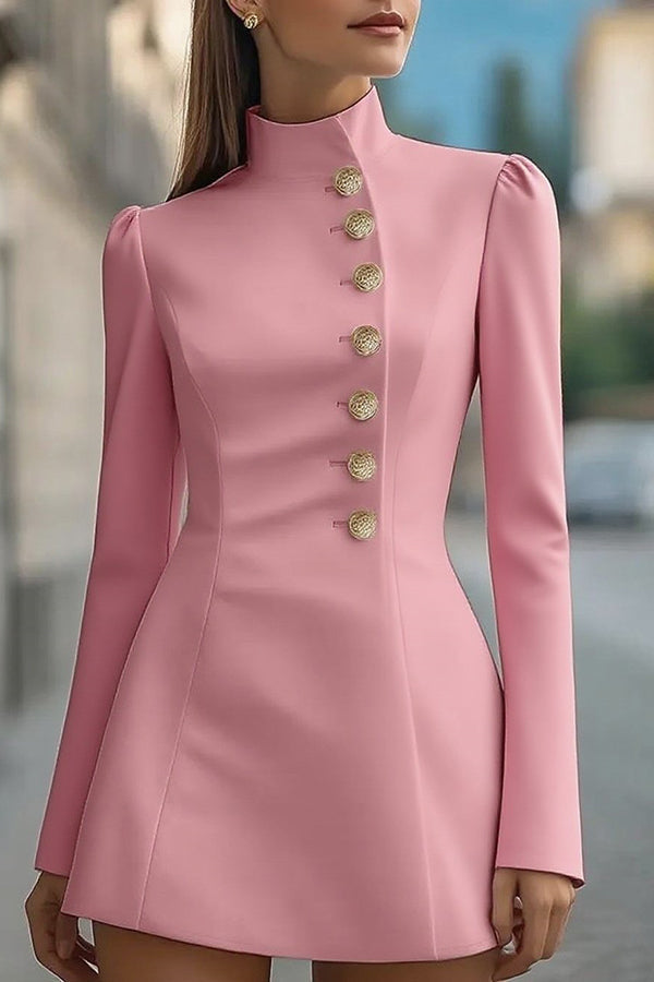 Minivestido formal ajustado con cuello alzado y botonadura sencilla