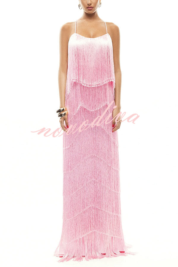 Vestido largo Dynamic Beauty con flecos superpuestos y lazada en la espalda