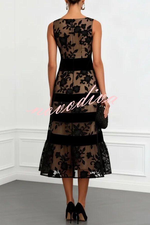 Vestido midi evasé Rosmie de encaje de malla con flores, bloques de color, escote barco y sin mangas