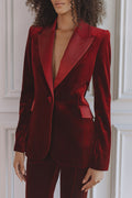 Blazer entallado Delicate Daze de terciopelo con solapa de satén, botones y manga larga