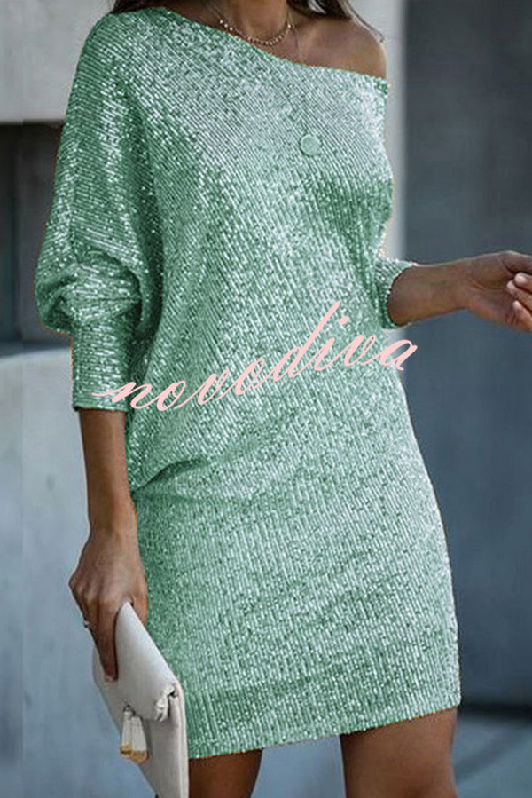 Minivestido holgado de lentejuelas en color liso con hombros descubiertos