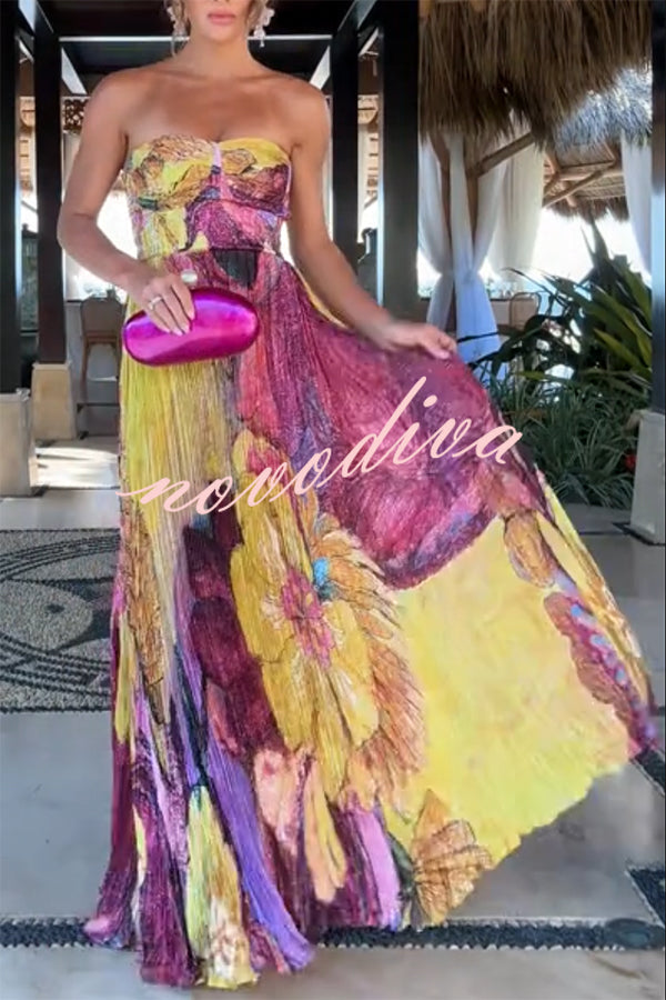 Vestido largo plisado con estampado floral vibrante y escote corazón