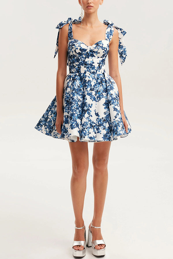Minivestido evasé Garden of Eden con estampado floral, tirantes con lazo y corte princesa