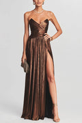 Vestido largo Temperamento de Diosa de tejido metalizado plisado con hombros descubiertos y abertura