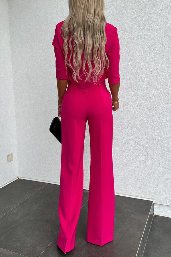 Conjunto Luisa de crop top de cuello alto y media manga y pantalón acampanado de talle alto con bolsillos