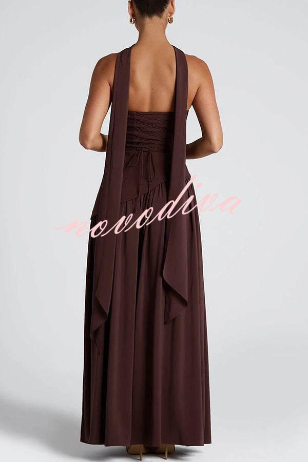 Vestido largo elegante de gasa con hombros descubiertos, bajo plisado, pañuelo y abertura