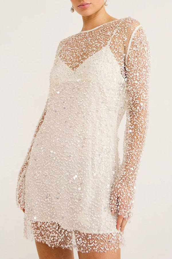 Minivestido brillante de lentejuelas y perlas con combinación por separado
