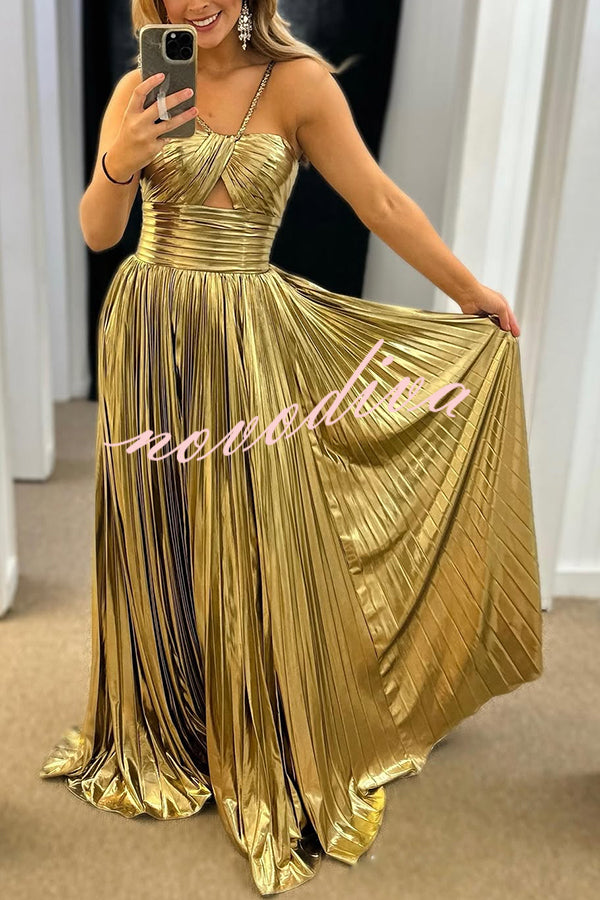 Vestido largo plisado Estilo Reina de tejido metalizado con escote cruzado, abertura y calado