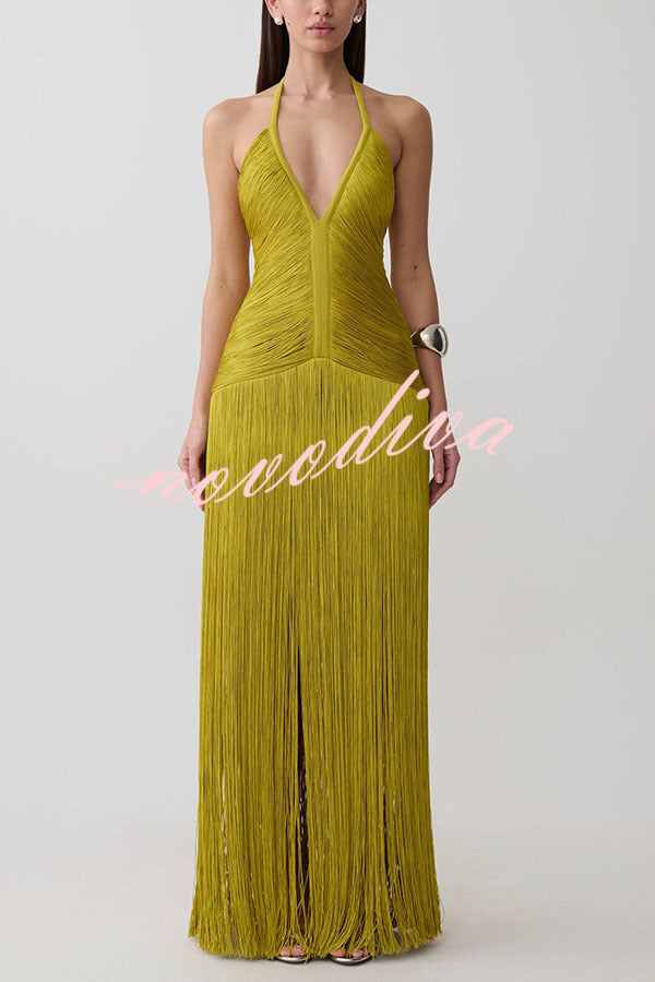 Vestido largo Estética Rítmica drapeado con flecos, cuello halter, escote de pico y sin mangas