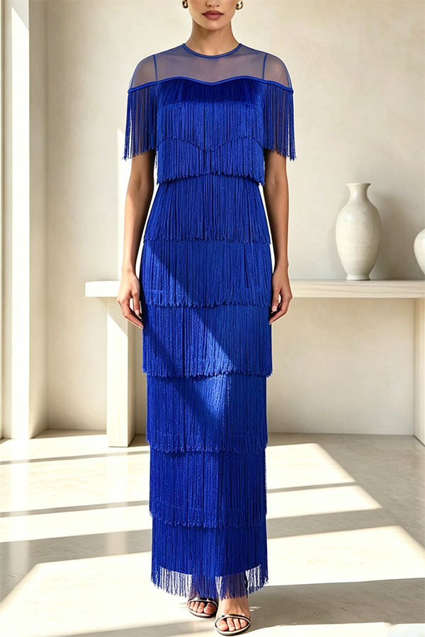 Vestido midi Elowyn de malla con flecos escalonados de patchwork, cuello redondo y manga capa
