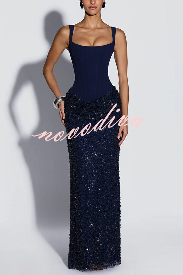 Vestido largo Yeona con escote cuadrado, lazada en la espalda, adornos de lentejuelas y capa drapeada
