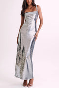 Vestido largo Eye Catching de lentejuelas con abertura en la cintura, tirantes anchos y espalda descubierta