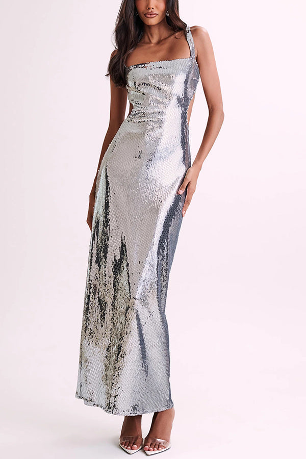 Vestido largo Eye Catching de lentejuelas con abertura en la cintura, tirantes anchos y espalda descubierta