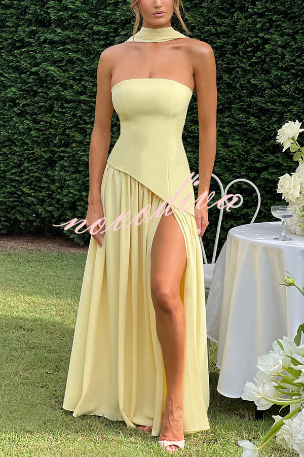Vestido largo elegante de gasa con hombros descubiertos, bajo plisado, pañuelo y abertura