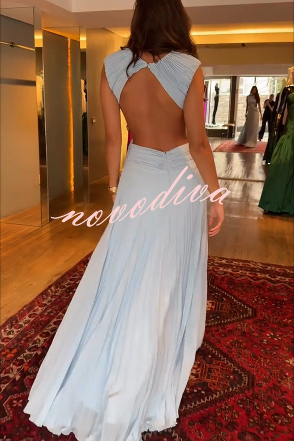Vestido largo Tamia de gasa plisada con cruce, abertura en la cintura y espalda abierta