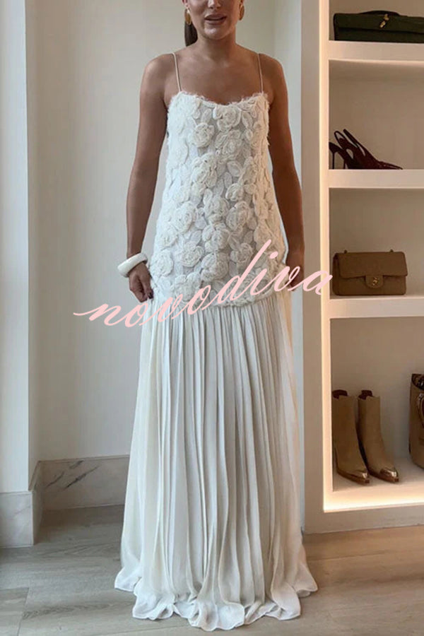 Vestido largo lencero Déjate Llevar con aplique floral y bajo de gasa plisada