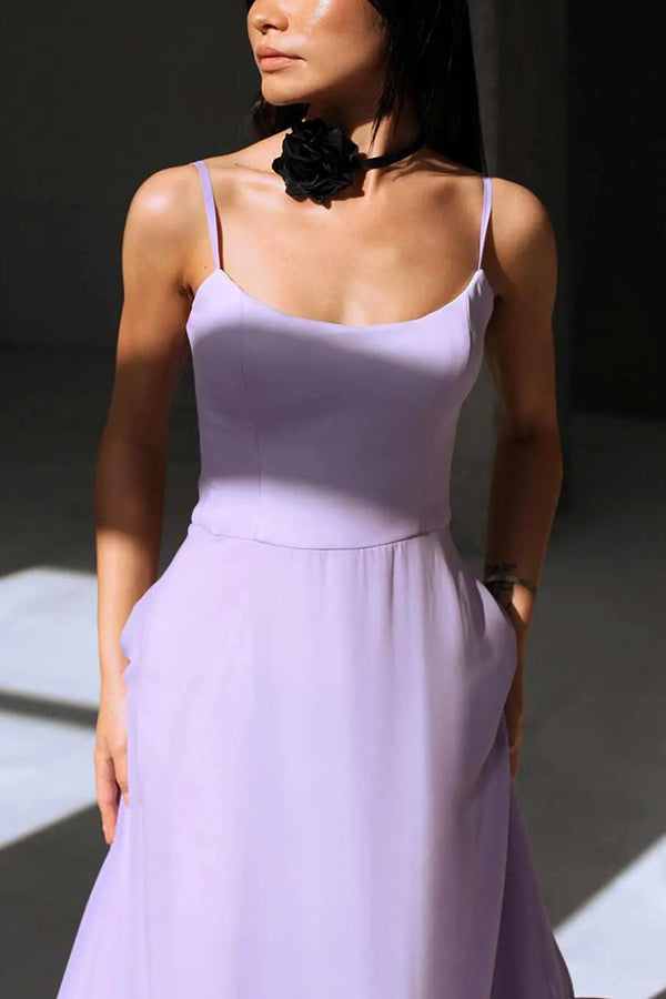 Vestido midi de fiesta Chica de Medianoche tipo bustier con volantes, ideal para banquetes