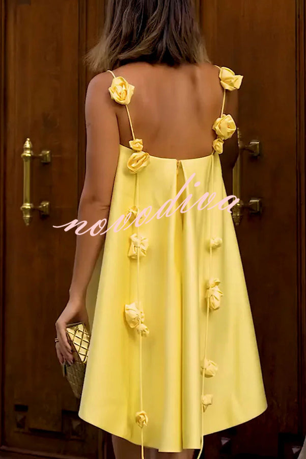Minivestido evasé Silueta Juguetona y Favorecedora con rosa 3D y tirantes drapeados