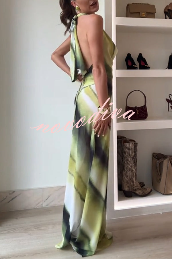 Vestido largo Misha estampado con escote drapeado y cuello halter con lazada, ideal para vacaciones