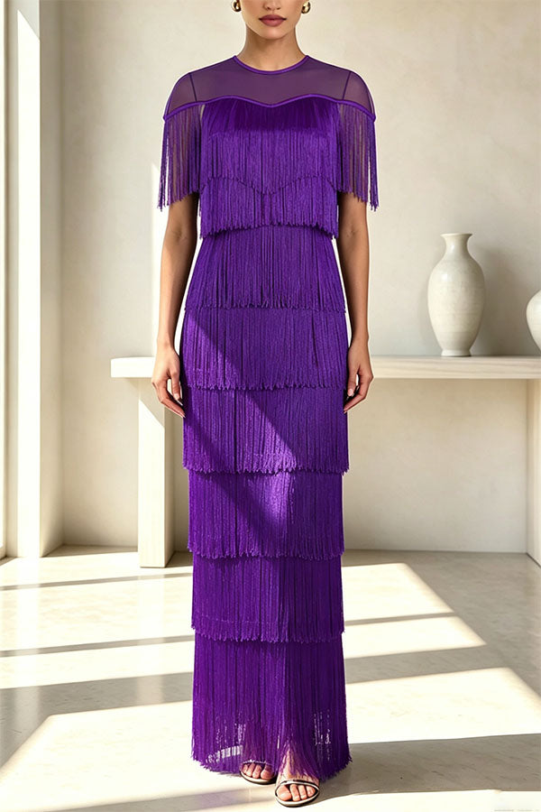 Vestido midi Elowyn de malla con flecos escalonados de patchwork, cuello redondo y manga capa