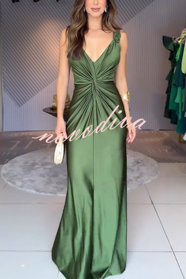 Vestido largo Brillar Juntas de satén drapeado con nudo, tirantes, sin mangas y con abertura