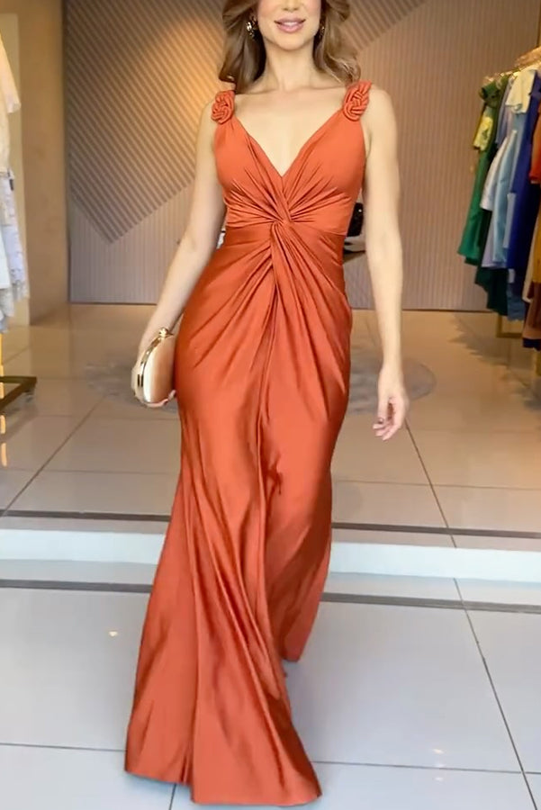 Vestido largo Brillar Juntas de satén drapeado con nudo, tirantes, sin mangas y con abertura