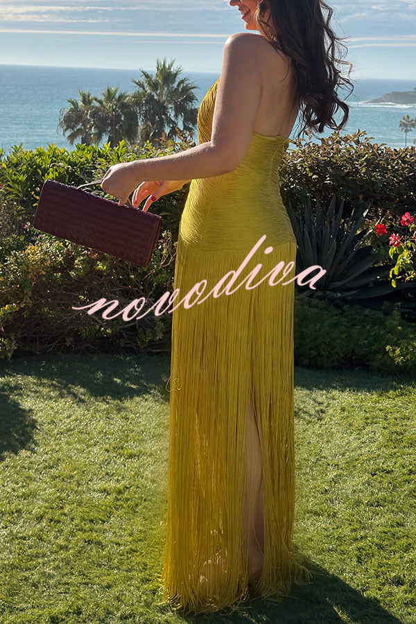 Vestido largo Estética Rítmica drapeado con flecos, cuello halter, escote de pico y sin mangas