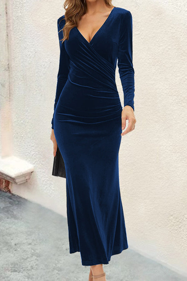 Vestido largo sirena de terciopelo en color liso con escote en V, manga larga y corte ajustado