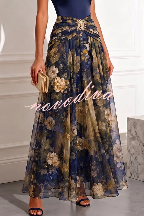 Vestido largo Prairie de satén con cuello alto, detalle de mariposa metalizada y bajo de tul floral