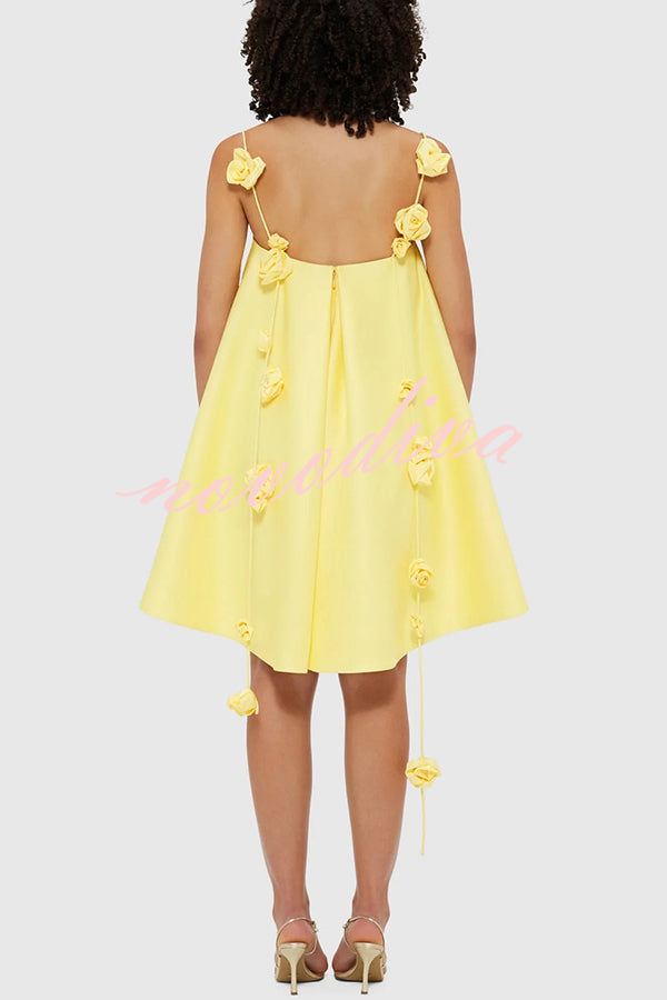 Minivestido evasé Silueta Juguetona y Favorecedora con rosa 3D y tirantes drapeados