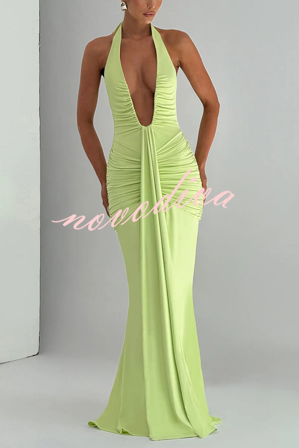 Vestido largo elegante de color liso con cuello halter, escote en V, espalda abierta y fruncido anudado