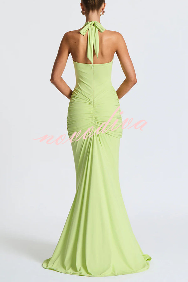 Vestido largo elegante de color liso con cuello halter, escote en V, espalda abierta y fruncido anudado