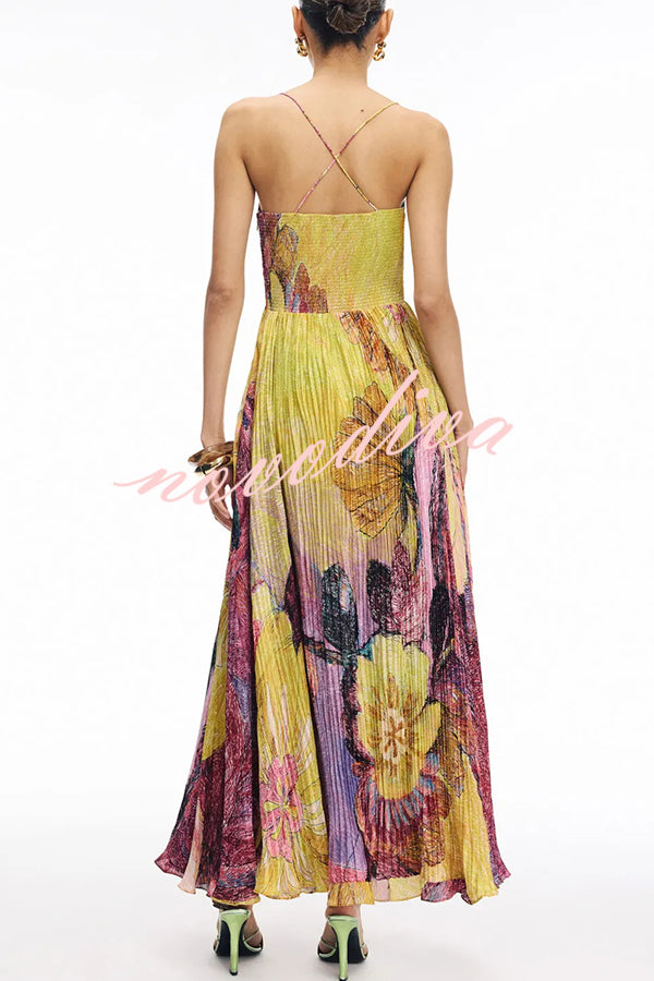 Vestido largo plisado con estampado floral vibrante y escote corazón
