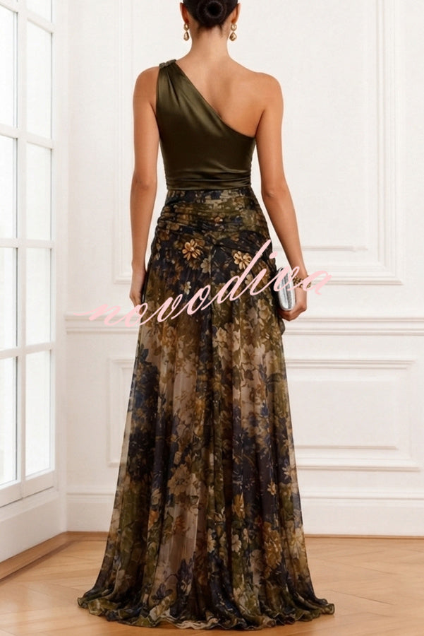 Vestido largo Ayla de satén asimétrico con flor metalizada, bajo de tul floral y abertura