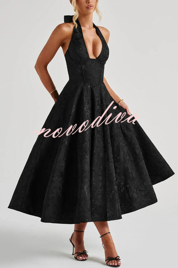 Vestido midi elegante de jacquard con cuello halter, cintura entallada y espalda abierta