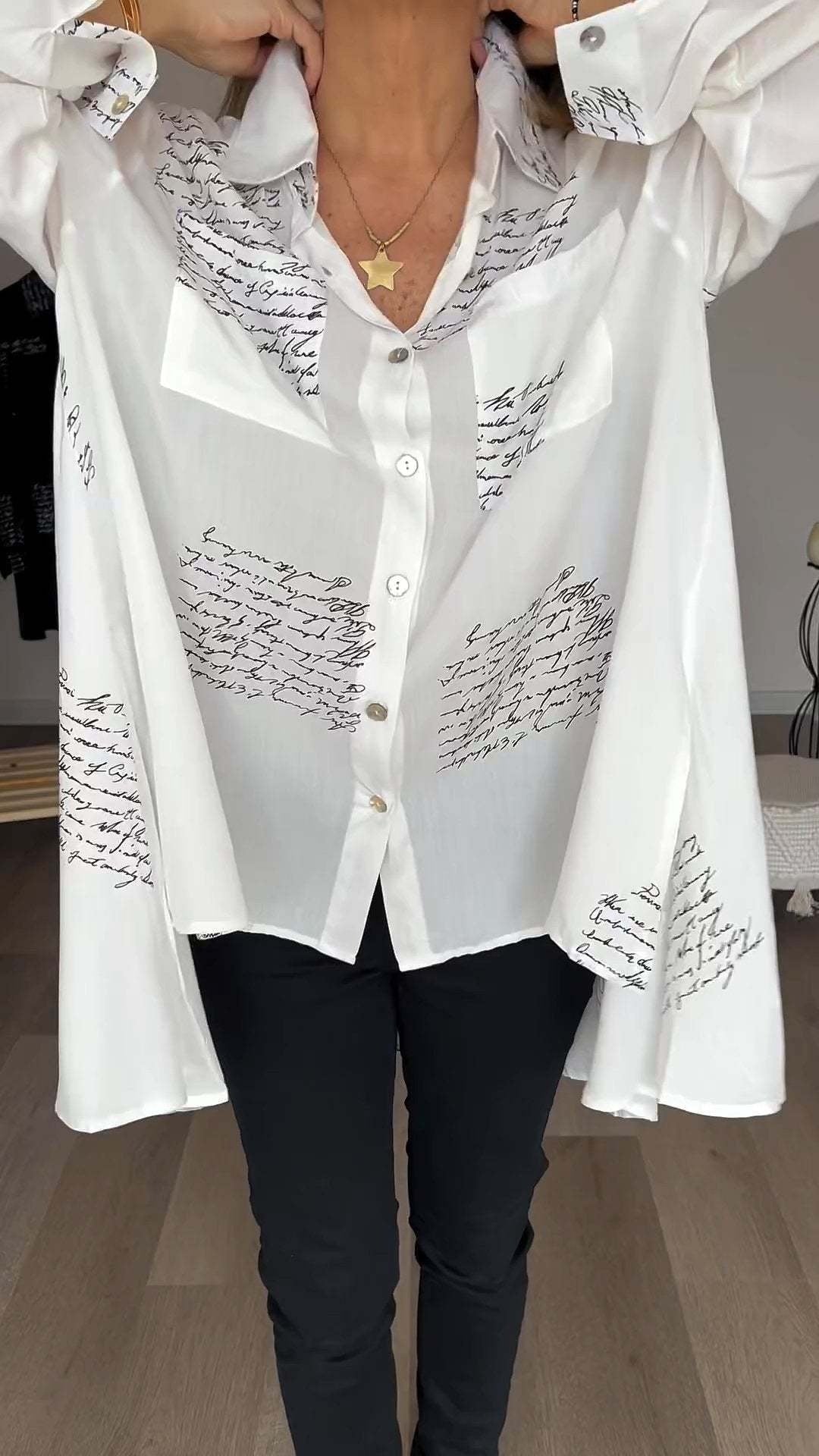 Sabine | Camisa Relajada con Estampado de Escritura