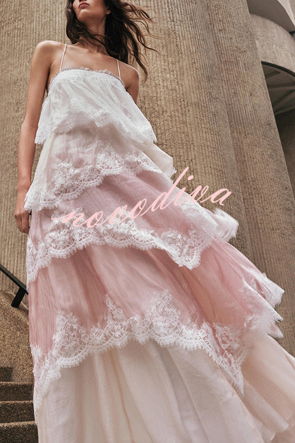 Vestido largo Caroline degradado con volantes escalonados, ribete de encaje, tirantes ajustables, espalda descubierta y corte en A