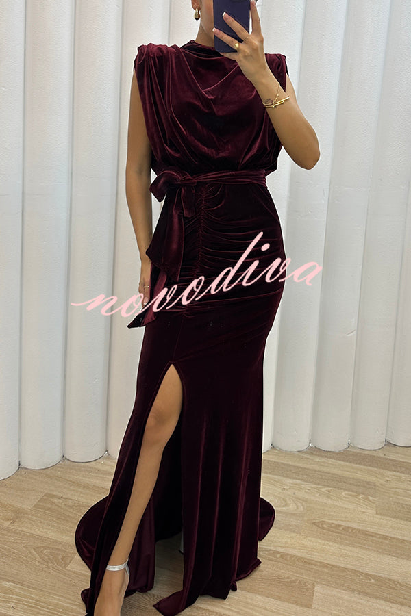Vestido largo de fiesta Musa de Milán de terciopelo con hombreras, fruncido, cinturón y abertura
