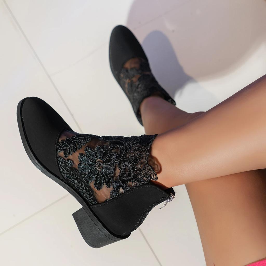 Botines Clarisse elegantes de encaje y tacón cómodo