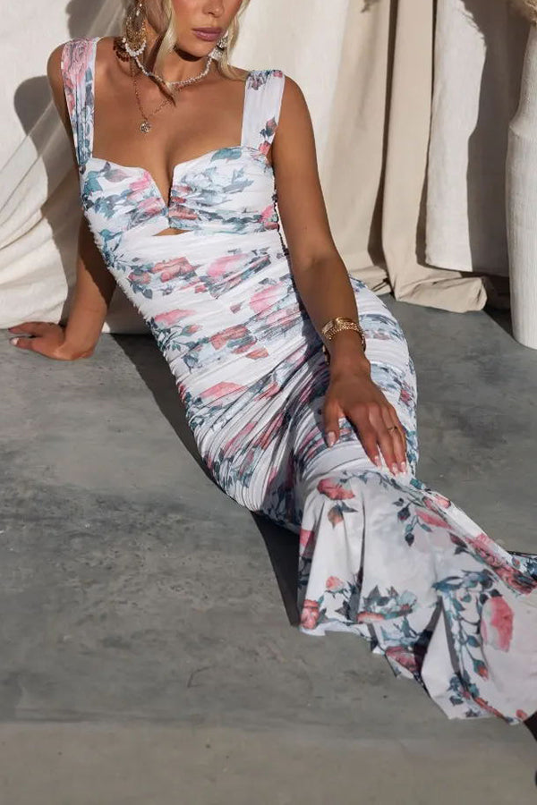 Vestido largo con capa de malla floral fruncida y bajo con volantes