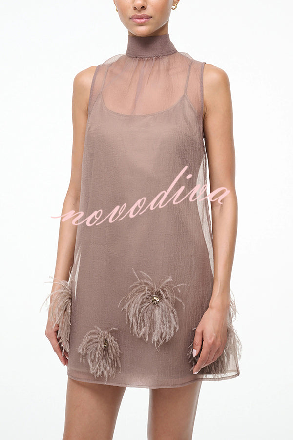 Minivestido línea H Encanto Juguetón de gasa transparente con plumas y lazo en la espalda